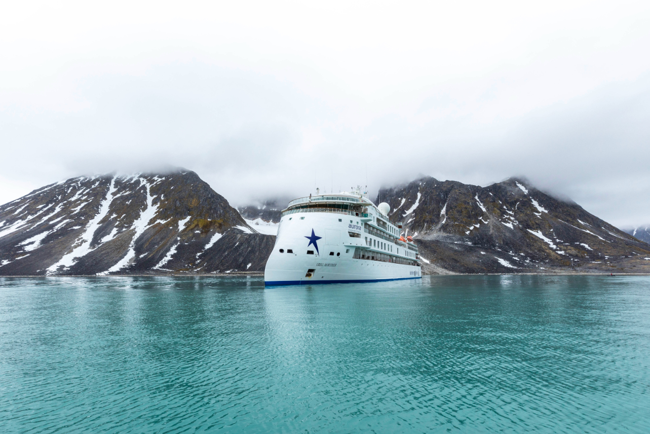 AE-Svalbard-Gallery00001 AE ship Guests in Svalbard