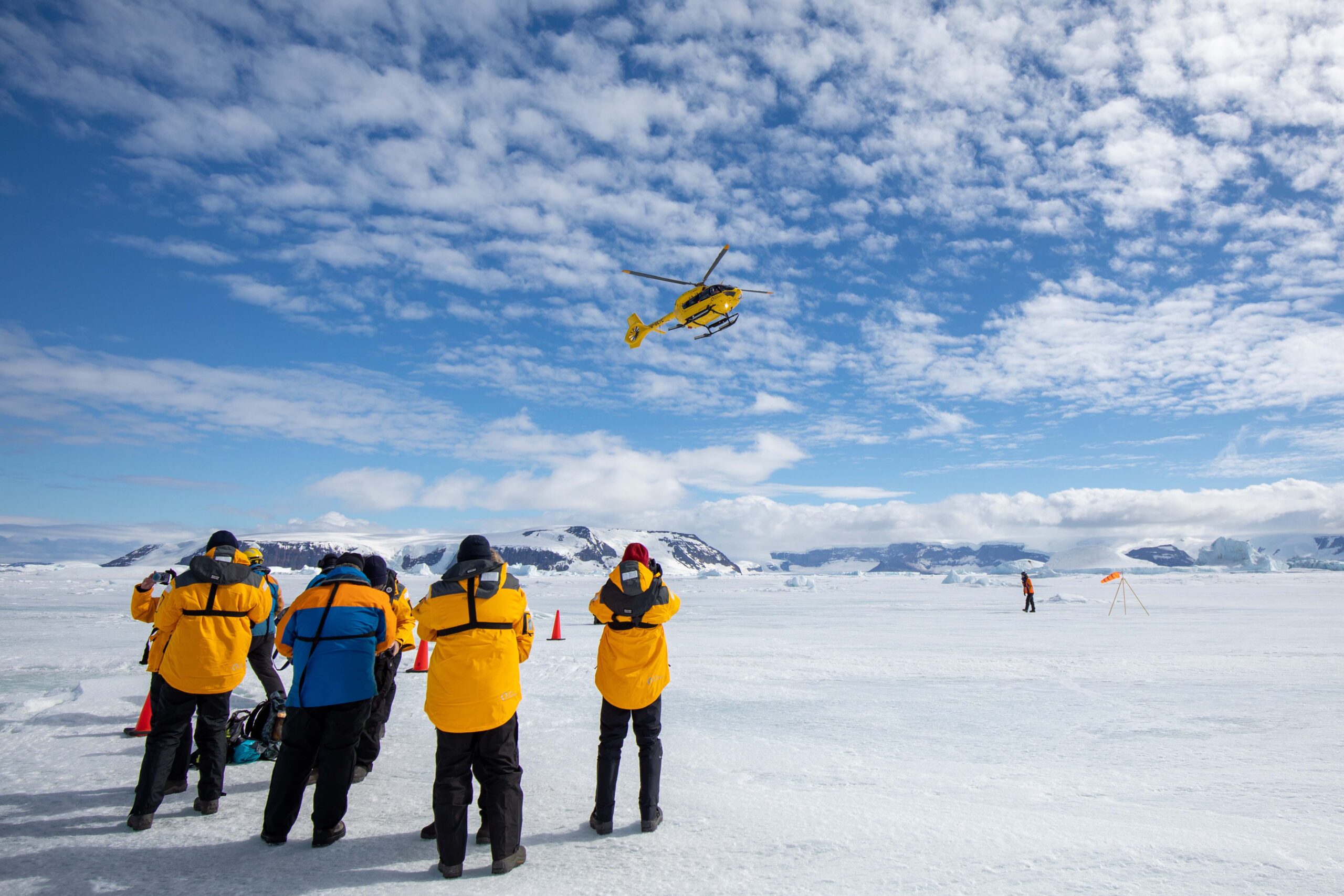 Helicopter-Landing-On-Snow-2 helicopter landing in Antarctica