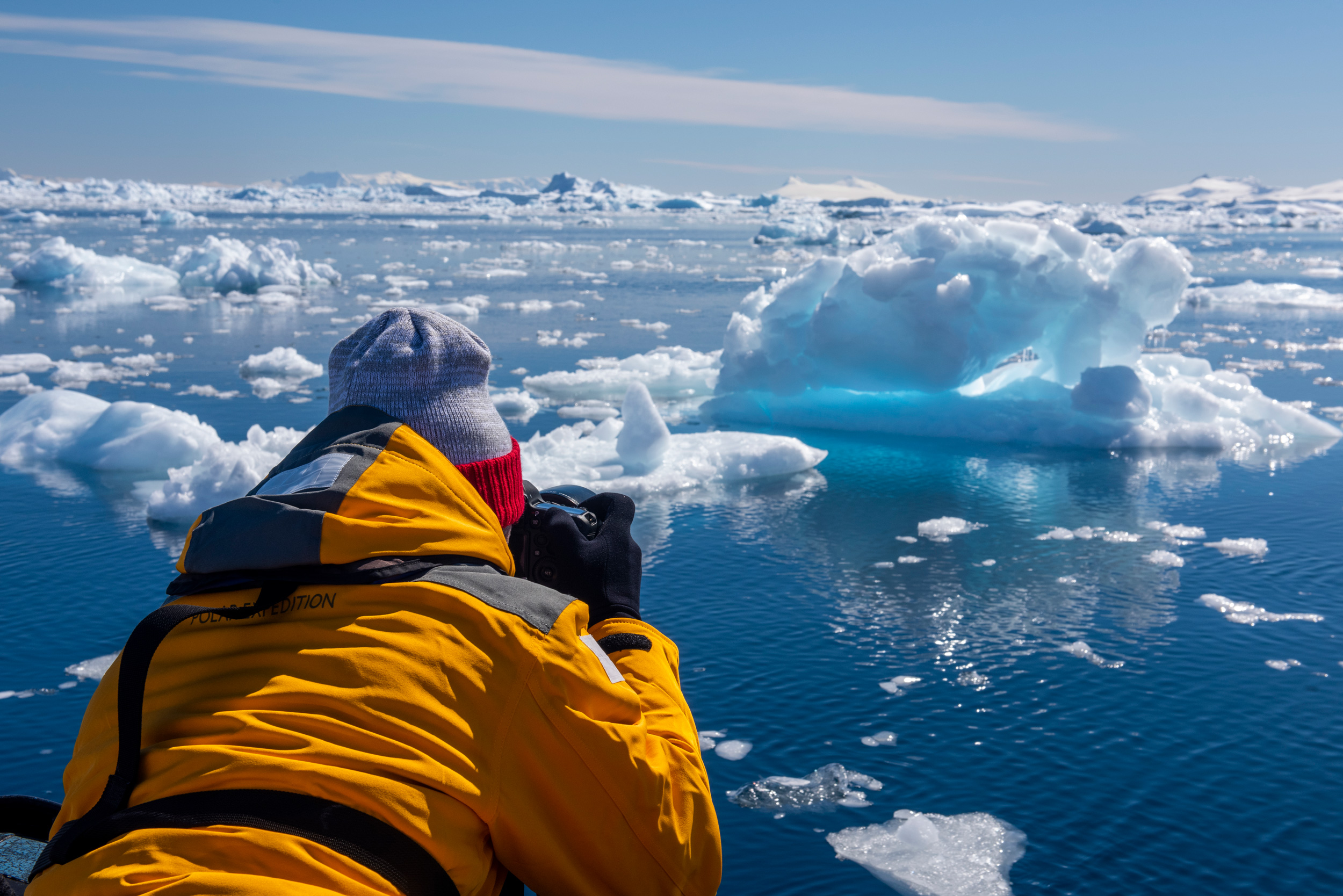 Photographing-ice-in-Antarctica-Quark Photographing ice in Antarctica