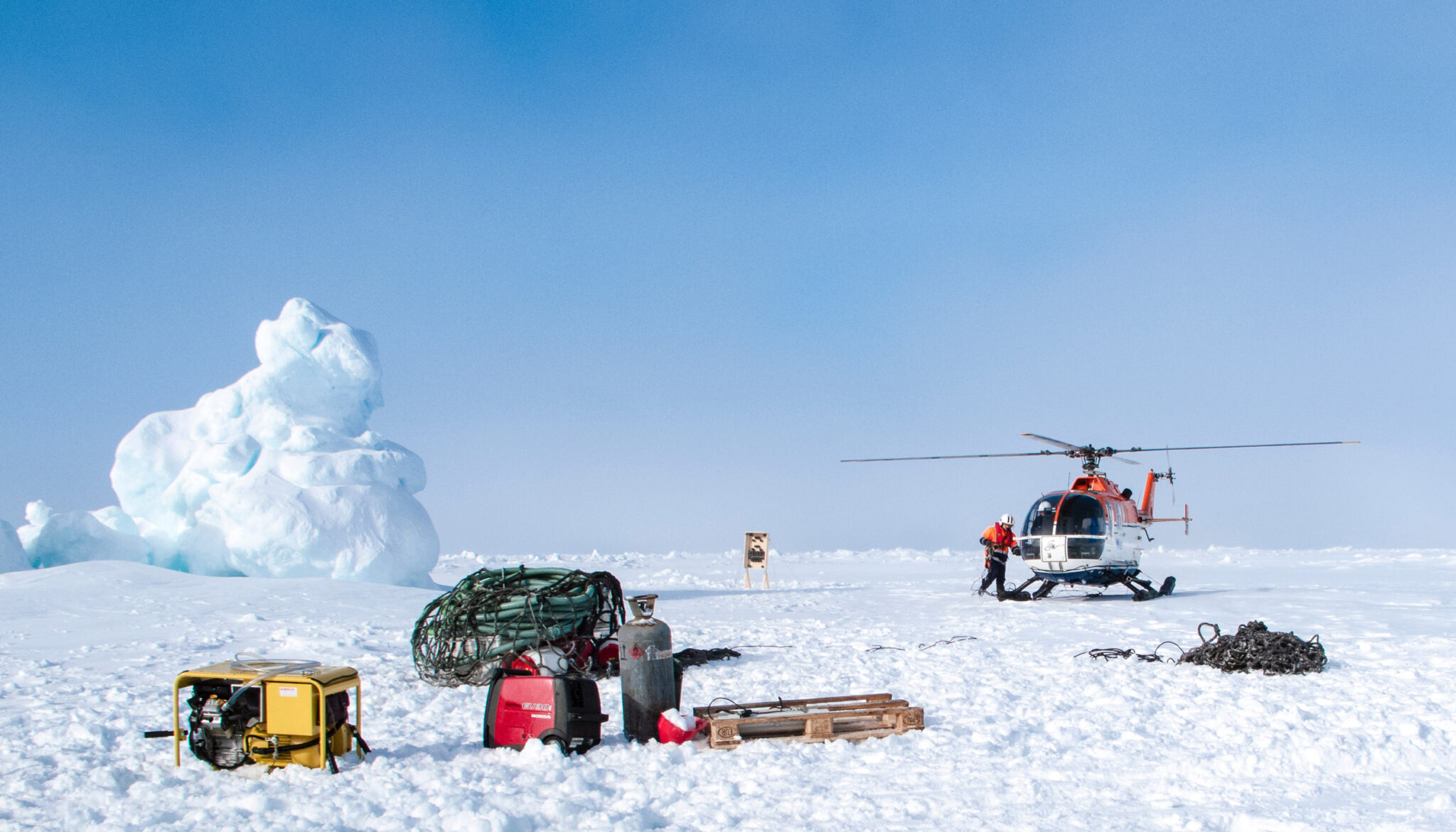 Do people live in antarctica life on the frozen continent