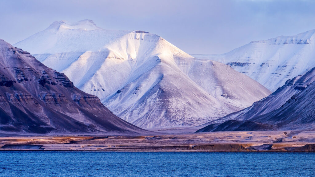 snow on the hills during the Svalbard autumn